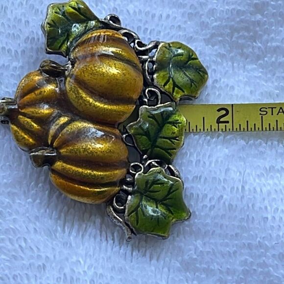 Pumpkin patch brooch enamel over pewter by AJMC. - Picture 5 of 6